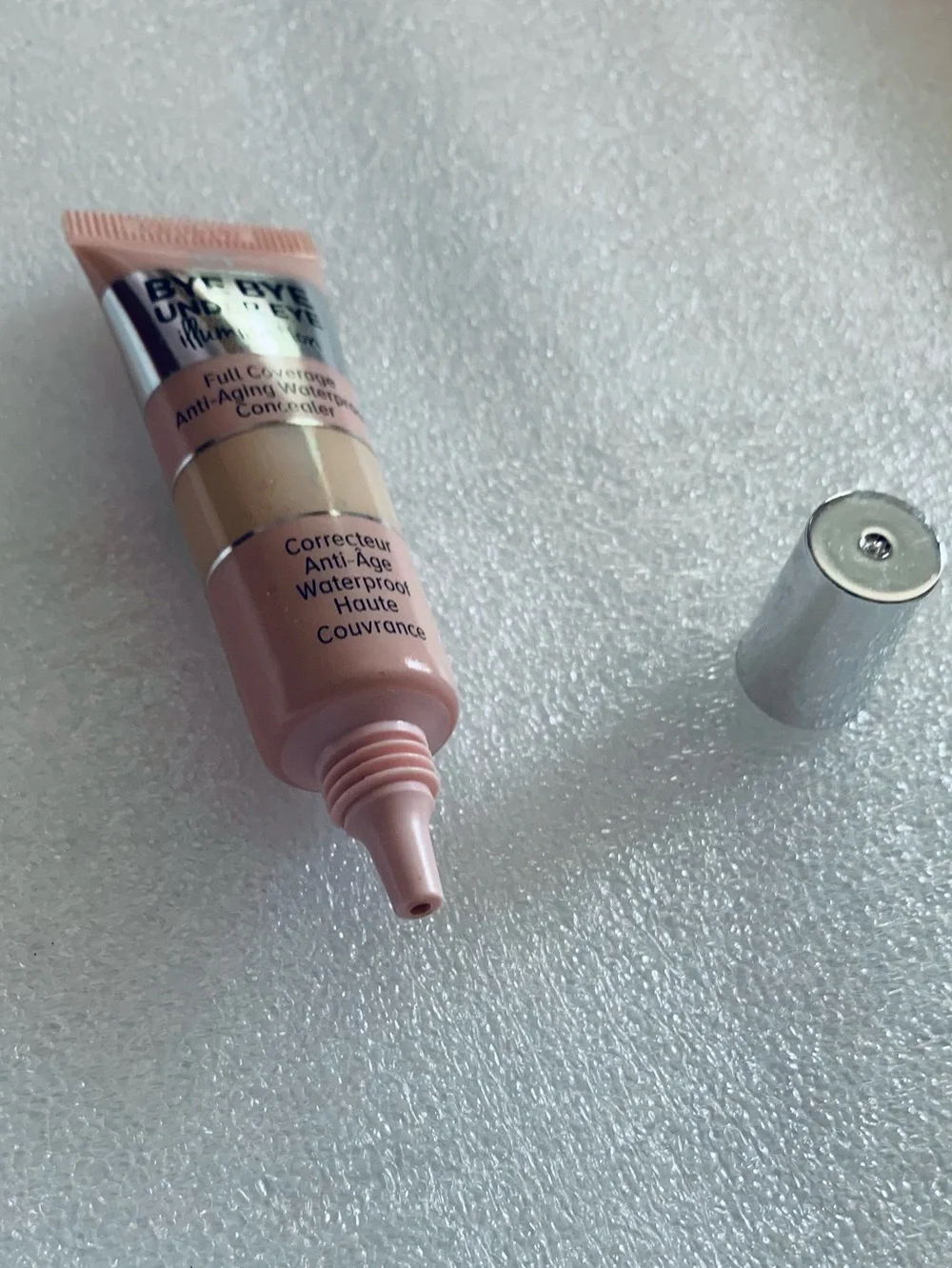 it cosmetics Bye Bye Under Eye Illumination Concealer Shade 10. 5 Light